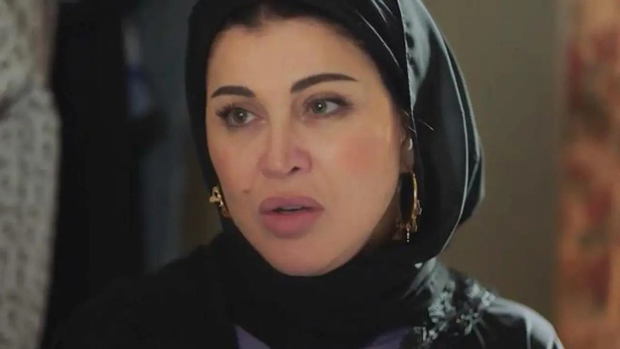 تحديات الأسرة تتصدر أولى حلقات مسلسل اللون الأزرق بعد العودة إلى مصر